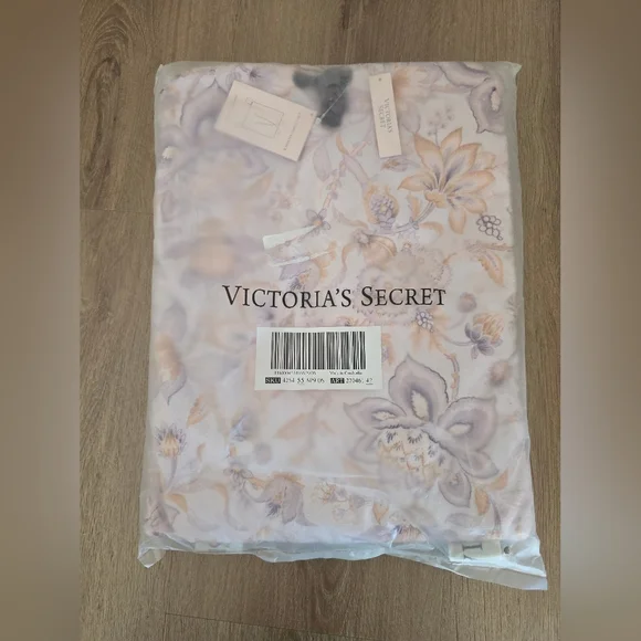 NWT Victoria's Secret 2-in-1 Packable Towel Backpack - Picture 5 of 7